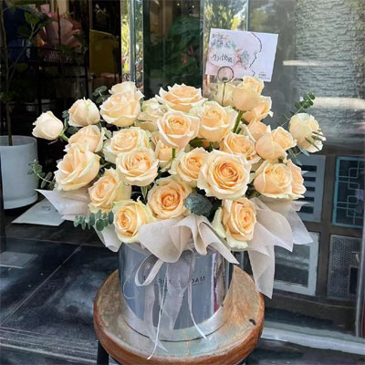 send 33 champagne roses to  